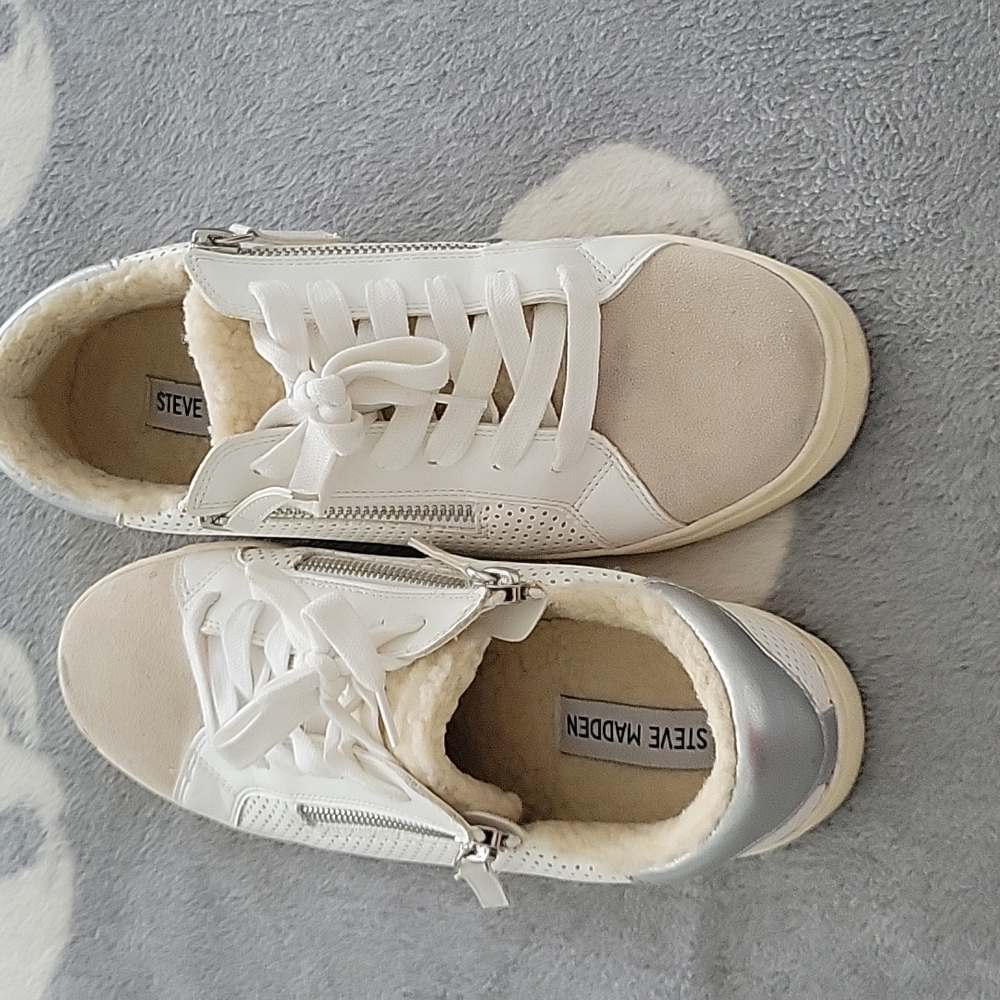 Steve Madden suede toe and faux fur lining